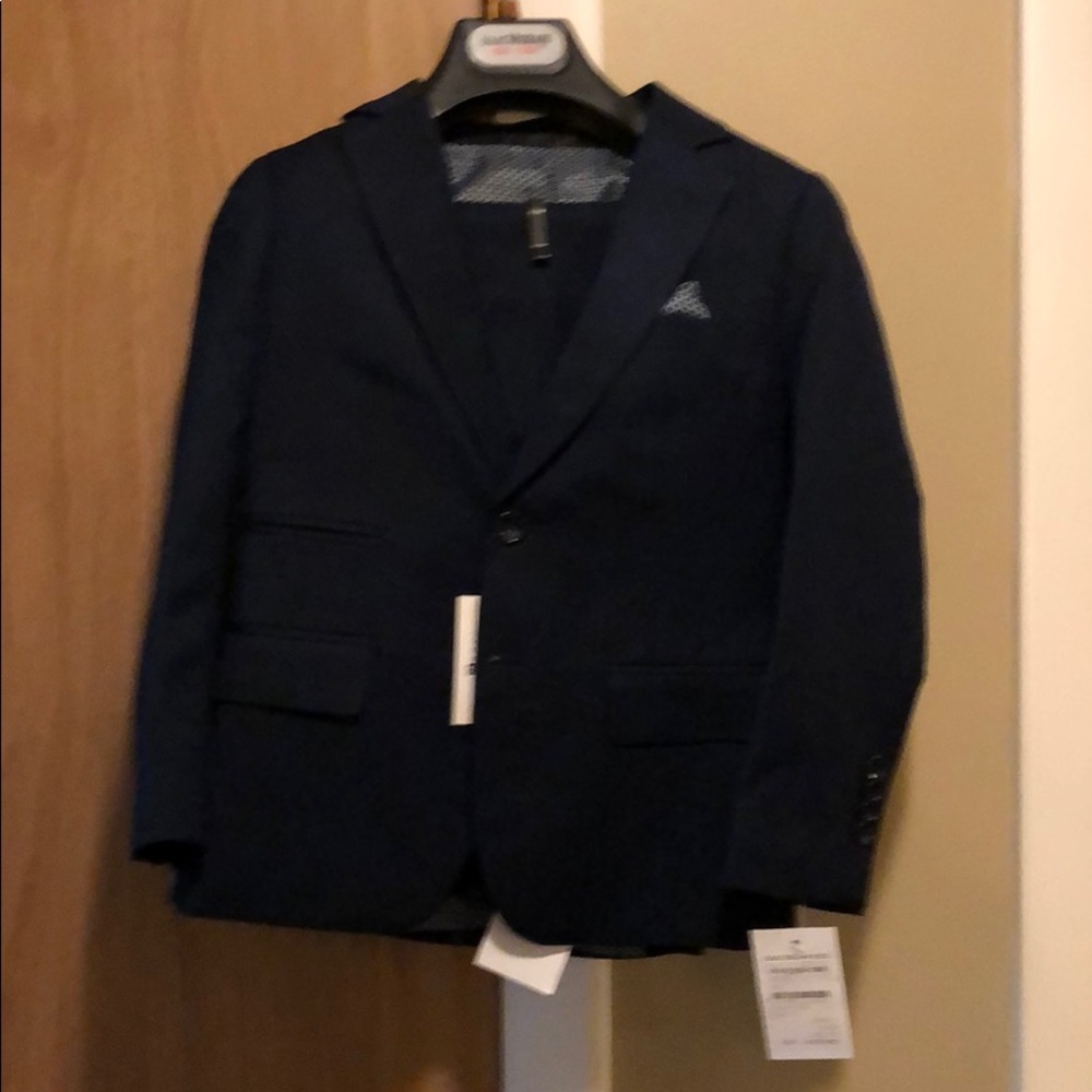 Brand new boys Isaac mizrachi size 6 navy suit